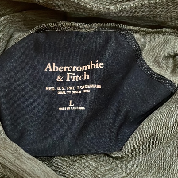 Abercrombie & Fitch performance pullover with a funnel neck. - Picture 3 of 3